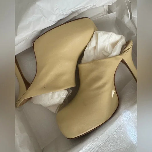 Bottega Veneta The Bold Leather Mule in Butter