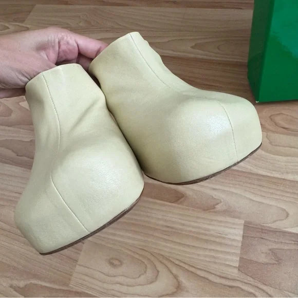 Bottega Veneta The Bold Leather Mule in Butter
