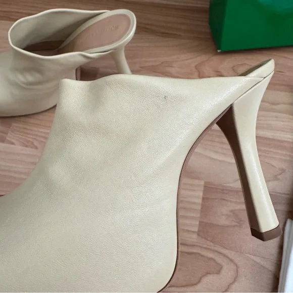 Bottega Veneta The Bold Leather Mule in Butter